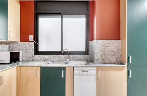Les Tres Torres Apartment | Lovely Sant Gervasi-Galvany del Poblenou 2BR w/Balcony, by Blueground