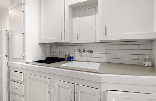 Northeast Apartment | Lovely Santa Monica Chic 1BR Private W/D & Free Street Parking