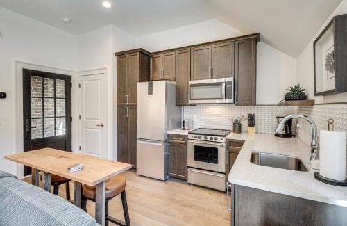 Hitch Village - Fred Wessels Homes Apartment | Lovely Savannah Studio 1 Mi to Historic District!