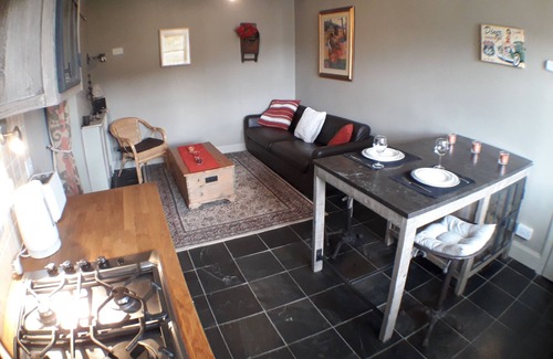 Newington Apartment | Lovely Southside Flat, Short Walk to Royal Mile, overlooking Arthur's Seat.