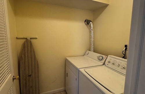Ampere Apartment | Lovely, Spacious 2-bedroom apartment in Newark near airport with WiFi