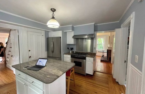 Centerville House | Lovely, Spacious Cottage near Craigville beach