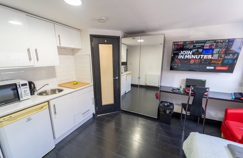 Selly Oak Apartment | Lovely studio close to University of Birmingham!