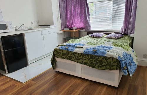 Stonebridge Apartment | Lovely Studio flat in London