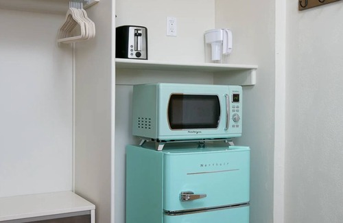 Westlake Apartment | Lovely Studio for 2! Near DTLA!