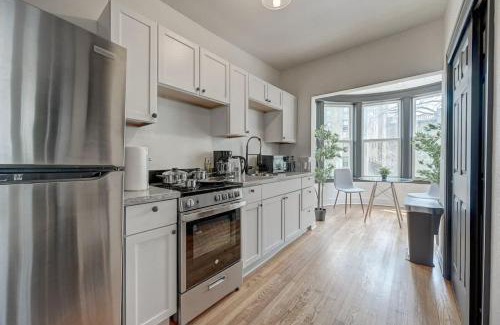 Lower East Side Apartment | Lovely Studio McKinley Beach - Brady St Lower East