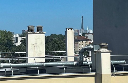 Issy-les-Moulineaux Apartment | Lovely studio overlooking Paris Eiffel Tower