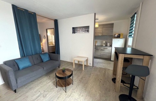 Gradignan Apartment | Lovely studio with balcony