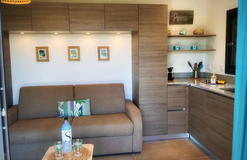 Lecci House | 💚 lovely Studio with garden🌿, heated pool 🌞 Beach 3' away 🏖️