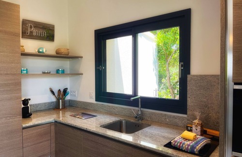 Lecci House | 💚 lovely Studio with garden🌿, heated pool 🌞 Beach 3' away 🏖️