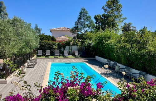 Lecci House | 💚 lovely Studio with garden🌿, heated pool 🌞 Beach 3' away 🏖️