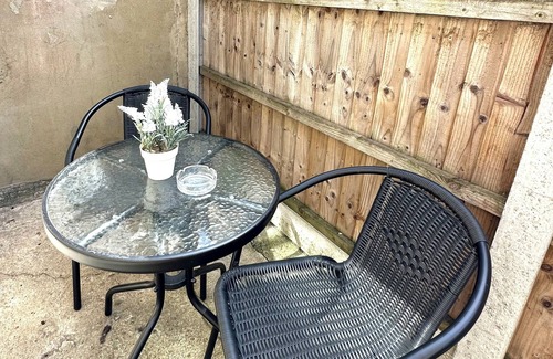 Stratford Apartment | Lovely Studio With Private Patio in Stratford
