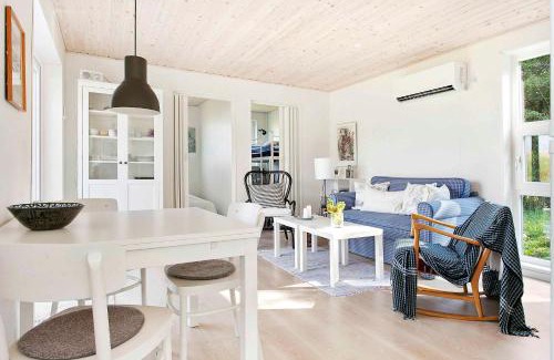 Hoensinge House | Lovely Summer House Close To The Water