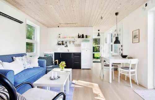 Hoensinge House | Lovely Summer House Close To The Water