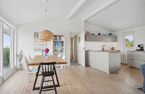 Skastrup Strand House | Lovely summerhouse by Skaastrup Strand w sea view
