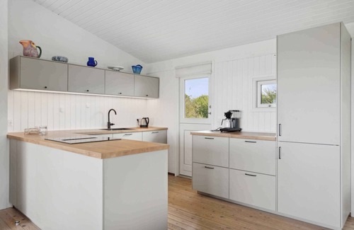 Skastrup Strand House | Lovely summerhouse by Skaastrup Strand w sea view