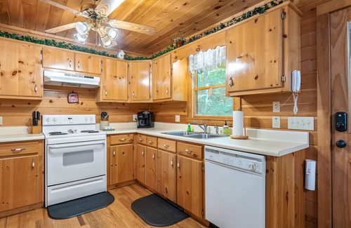 Mineral Bluff House | Lovely sunlit home with deck, hammock, jetted tub, foosball, & fire pit