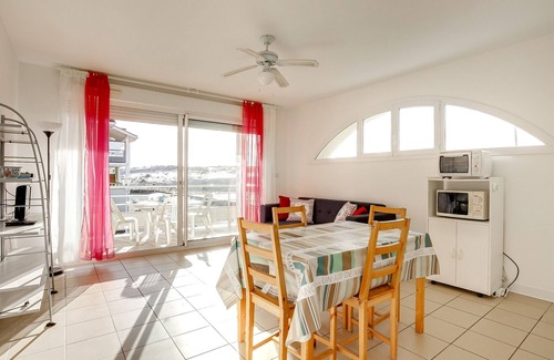 Biscarrosse Plage Apartment | Lovely T3 apartment 50m from beach, balcony, parking, for 4