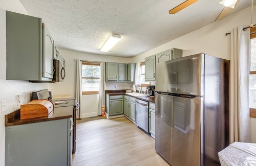 Terre Haute House | Lovely Terre Haute Home w/Private Yard & Hot Tub!