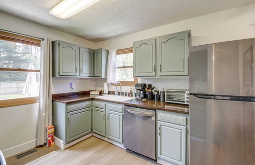 Terre Haute House | Lovely Terre Haute Home w/Private Yard & Hot Tub!