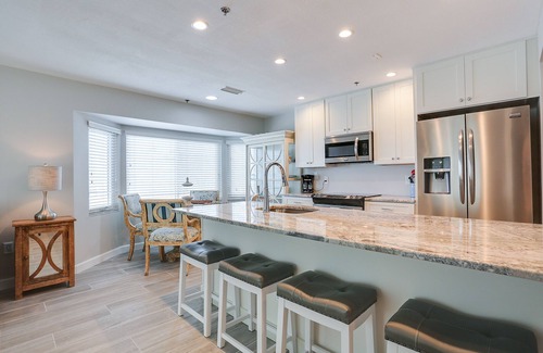 Indian Rocks Beach Condo | Lovely Three Bedroom Beachfront Condo, Heated Pool, Wifi, Cable, Jacuzzi