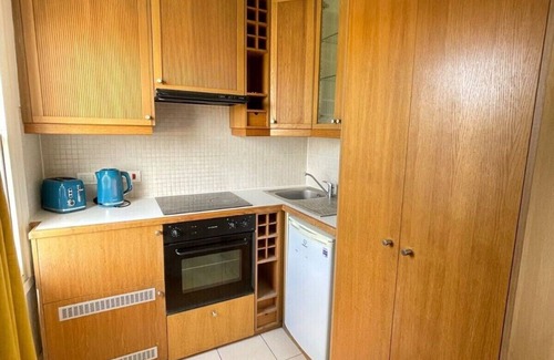 Colville Apartment | Lovely Top Floor Studio Portobello road