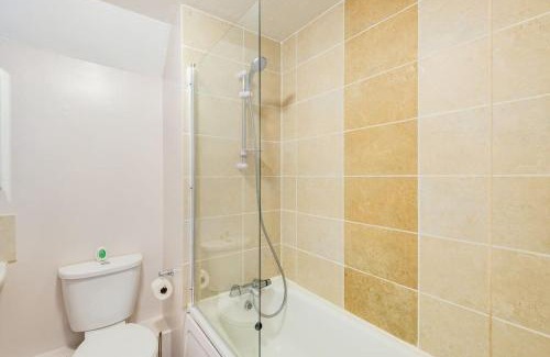 Cirencester Apartment | Lovely Town Centre 1 Bed Nr Country & River Walks