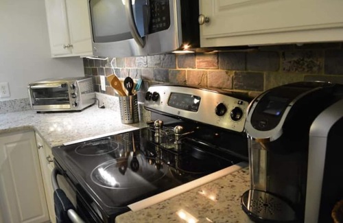 Northwest Raleigh House | Lovely Townhome near RDU, downtown Raleigh &Durham