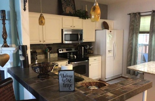 Northwest Raleigh House | Lovely Townhome near RDU, downtown Raleigh &Durham