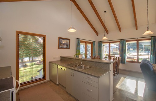 Speargrass Flat Cottage | Lovely Two-Bedroom Cottage below Coronet Peak