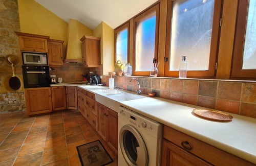 Domme House | Lovely two bedroom cottage in the heart of the medieval bastide village of Domme