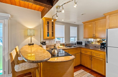 Old Towne House | Lovely two-story condo with beachfront access, ocean views & washer/dryer