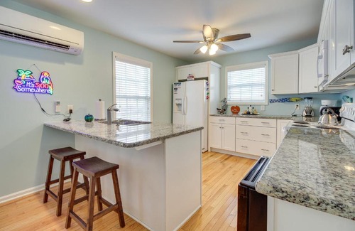 Tybee Island House | Lovely Tybee Island Home with Deck Less Than 1 Mi to Beach!