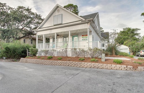 Tybee Island House | Lovely Tybee Island Home with Deck Less Than 1 Mi to Beach!