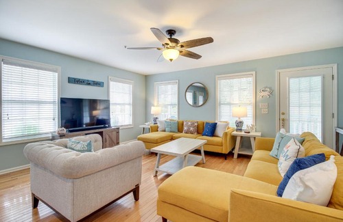 Tybee Island House | Lovely Tybee Island Home with Deck Less Than 1 Mi to Beach!