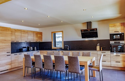 Allos Apartment | Lovely, upmarket RDC chalet apartment near Lac d'Allos and ski slopes