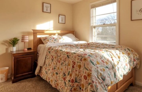 Racine House | Lovely Upper Unit, Steps to the Beach and Zoo