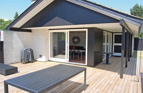 Kramnitse House | Lovely vacation home on the beach of Hummingen on Lolland.