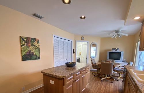 Plantation House | Lovely Venice Home- 10 Minutes From the Beach!