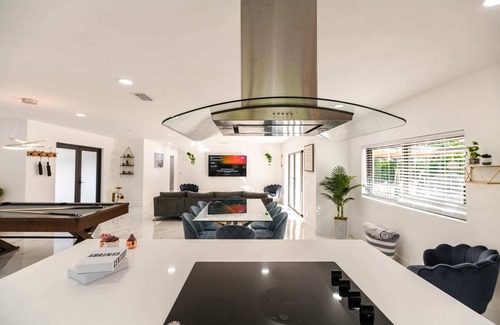 North Miami Beach Villa | Lovely Villa w/a Chill Covered Terrace+Grill & Cool Games