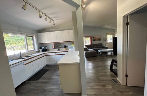 Wasaga Beach Cottage | Lovely Water Front Cottage- pool,firepit and amenities near by & access to water