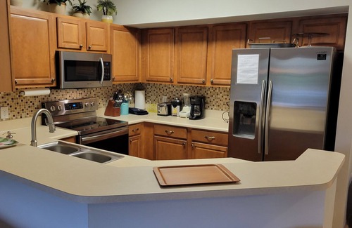 Iona Condo | Lovely Waterfront Condo With Beautiful Lake And Water Fountain View
