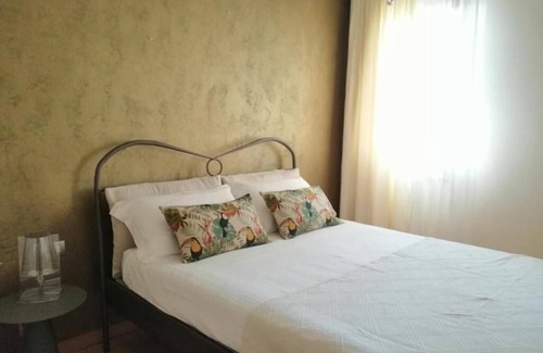 Lovere Condo | Lovere Castle - Pomegranate Apartment