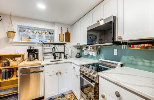 Manitou Springs Apartment | Lovers Lane Chalet Dtwn Manitou Springs Studio!