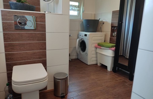 Wilhelmshaven House | Lovingly furnished apartment with its own entrance and parking space