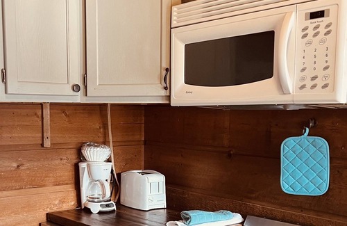 Camden Condo | Low April nightly rate. sleeps 4 with boat dock on TN River/KY Lake
