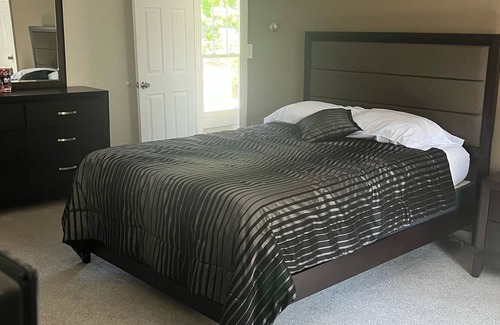 Washingtonville Villa | Low key 3 bedroom 1 acre villa with a pool !!