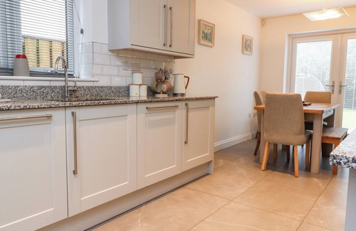 Chipping Cottage | LOW ORCHARD HOUSE, family friendly, with open fire in Chipping