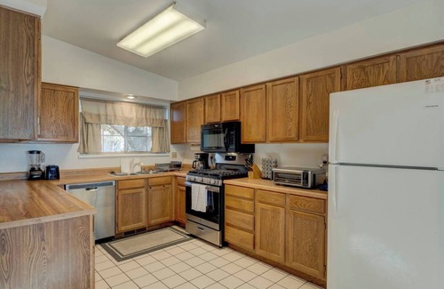 Northeast Reno House | *Low Rates *Skyline Escape~Reno~UNR~Tahoe~Casinos