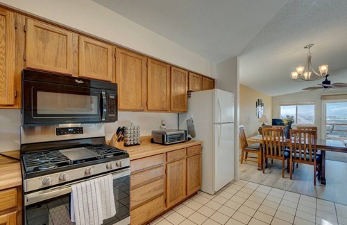 Northeast Reno House | *Low Rates *Skyline Escape~Reno~UNR~Tahoe~Casinos